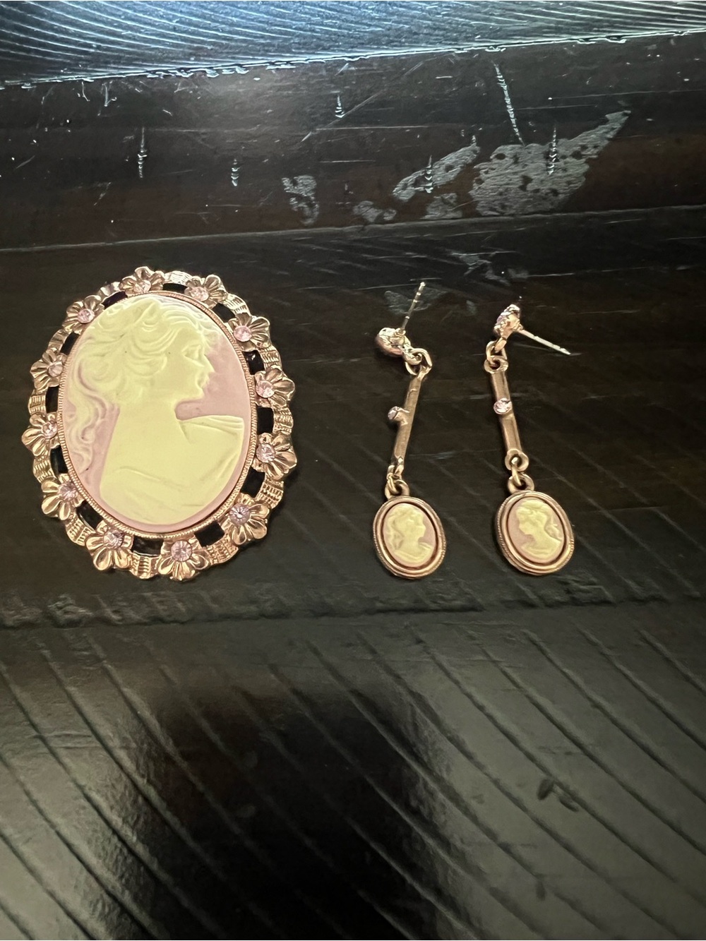 1928 Gold-Tone Pink Cameo Brooch with Drop Earrings